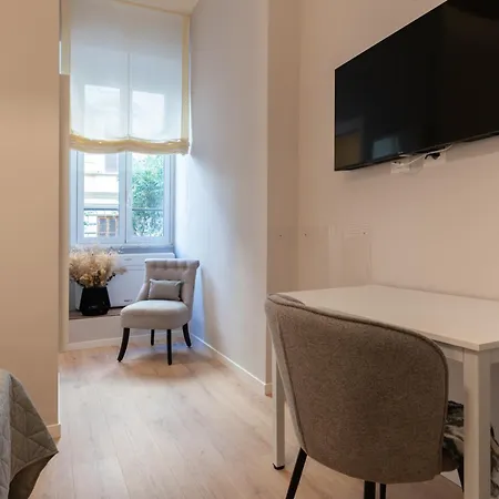 게스트하우스 Residenza Lucrezio 4*