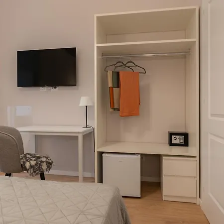 Residenza Lucrezio 게스트하우스 4*