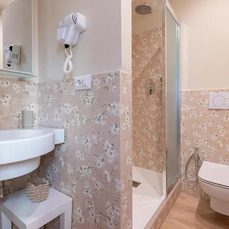 Residenza Lucrezio Pensión Roma