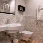 Residenza Lucrezio 게스트하우스 4*