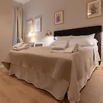 Residenza Lucrezio 게스트하우스 4*
